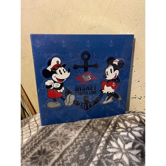 Disney cruise line 2017 photo album holds 200 photos 50 photo sleeves memo area - Picture 2 of 6